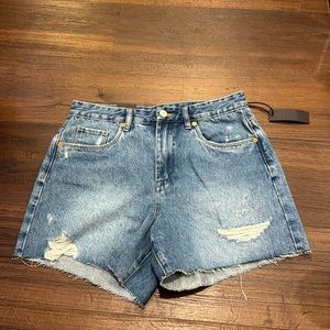 Blank NYC NWT The Perry Denim Mom High Waist Ripped Shorts.